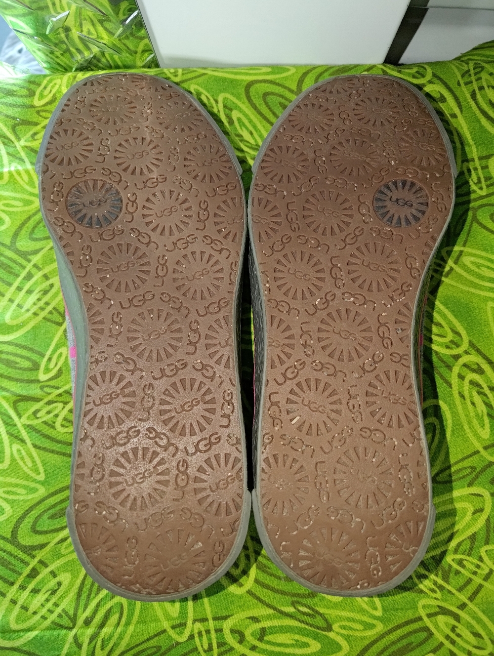 UGG Australia Women's 1796 Neema Gray Pink Striped Flats US 6 - Picture 13 of 15